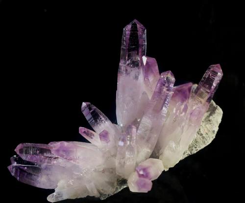 Quartz (variety amethyst)<br />Piedra Parada (Las Vigas), Municipio Tatatila, Veracruz (Veracruz de Ignacio de la Llave), Mexico<br />8x6x6 cm<br /> (Author: JMiguelE)