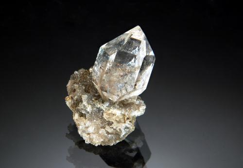 Quartz<br />Cantera Benchmark, St. Johnsville, Condado Montgomery, New York, USA<br />1.9 x 2.7 cm<br /> (Author: crosstimber)