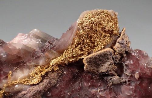 Gold, Calcite, Quartz<br />Hope's Nose, Torquay, Devon, England / United Kingdom<br />56mm x 29mm x 12mm<br /> (Author: Don Lum)
