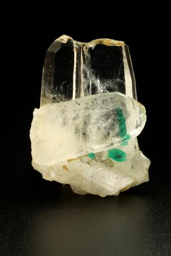 Beryl (variety emerald), Quartz, Calcite<br />Peñas Blancas Mine, Municipio San Pablo de Borbur, Western Emerald Belt, Boyacá Department, Colombia<br />33x43x20mm, main xl=11mm<br /> (Author: Fiebre Verde)