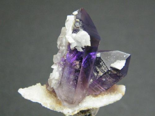 Quartz var Amethyst<br />Brandberg area, Erongo Region, Namibia<br />40mm x 32mm x 20mm<br /> (Author: Heimo Hellwig)