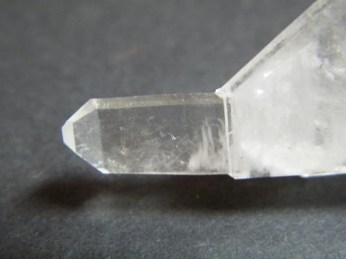 Quartz<br />Montes Goboboseb, Zona Brandberg, Región Erongo, Namibia<br />87mm x 32mm x 18mm<br /> (Author: Heimo Hellwig)