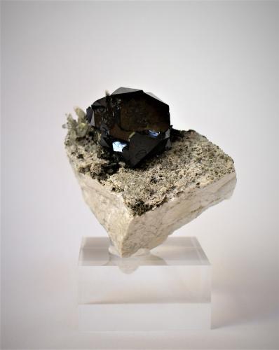 Sphalerite<br />Second Sovetskii Mine, Dalnegorsk, Dalnegorsk Urban District, Primorsky Krai, Russia<br />60mm x 60mm x 60mm<br /> (Author: Philippe Durand)