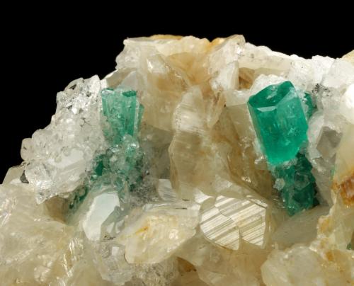 Beryl (variety emerald), Calcite, Quartz<br />Peñas Blancas Mine, Municipio San Pablo de Borbur, Western Emerald Belt, Boyacá Department, Colombia<br />78x51x44mm, main xl=12mm<br /> (Author: Fiebre Verde)