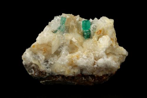 Beryl (variety emerald), Calcite, Quartz<br />Peñas Blancas Mine, Municipio San Pablo de Borbur, Western Emerald Belt, Boyacá Department, Colombia<br />78x51x44mm, main xl=12mm<br /> (Author: Fiebre Verde)