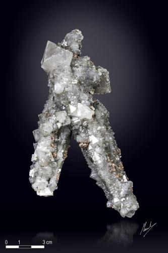 Quartz<br />Huanggang Mines, Hexigten Banner (Kèshíkèténg Qí), Chifeng (Ulanhad), Inner Mongolia Autonomous Region, China<br />153 x 75 mm<br /> (Author: Manuel Mesa)