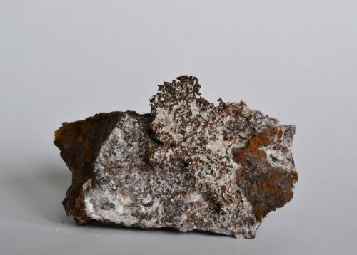 Cobre<br />Boinás Este, Boinás, Belmonte de Miranda, Comarca Oviedo, Principado de Asturias (Asturias), España<br />6,2 x 4,2 x 3,5 cm.<br /> (Autor: Raúl S. Llorente)