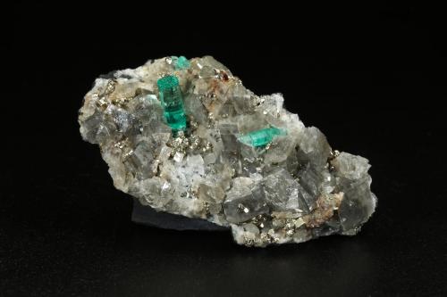 Beryl (variety emerald), Albite (variety cleavelandite), Pyrite, Calcite<br />Chivor mining district, Manantial Mine, Municipio Chivor, Eastern Emerald Belt, Boyacá Department, Colombia<br />44x23x24mm, main xl=8mm<br /> (Author: Fiebre Verde)