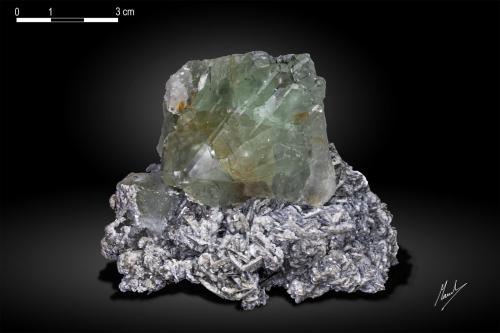 Fluorite<br />Nagar, Hunza Valley, Nagar District, Gilgit-Baltistan (Northern Areas), Pakistan<br />92 x 67 mm<br /> (Author: Manuel Mesa)