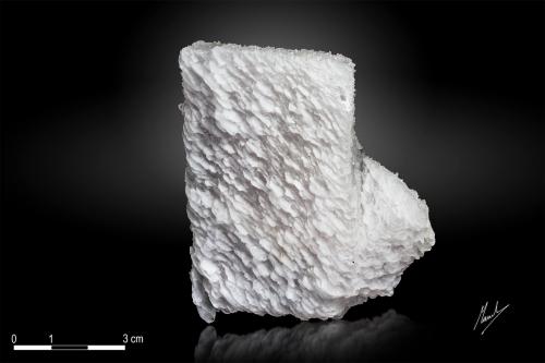 Calcite<br />Huanggang Mines, Hexigten Banner (Kèshíkèténg Qí), Chifeng (Ulanhad), Inner Mongolia Autonomous Region, China<br />73 x 67 mm<br /> (Author: Manuel Mesa)