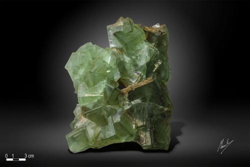 Fluorite<br />Xianghuapu Mine, Xianghualing Sn-polymetallic ore field, Linwu, Chenzhou Prefecture, Hunan Province, China<br />196 X 145 mm<br /> (Author: Manuel Mesa)