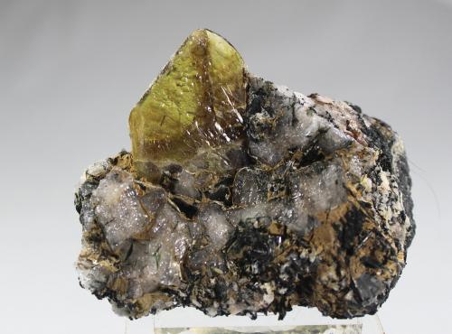 Titanite, Riebeckite<br />Monte Zagi, Hameed Abad Kafoor Dheri, Peshawar, Jaiber Pastunjuá, Paquistán<br />97mm x 60mm x 62mm<br /> (Author: Don Lum)