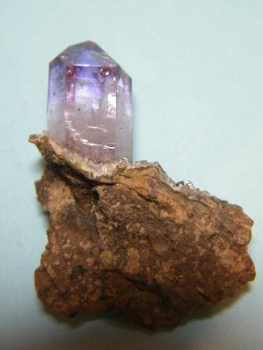 Quartz (variety amethyst)<br />Goboboseb Mountains, Brandberg area, Erongo Region, Namibia<br />31mm x 40mm x 20mm<br /> (Author: Heimo Hellwig)