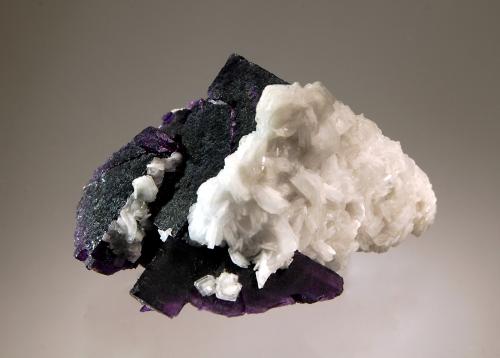 Barite, fluorite<br />Gaskins Mine, Empire Sub-District, Pope County, Illinois, USA<br />4.2 x 6.0 cm<br /> (Author: crosstimber)