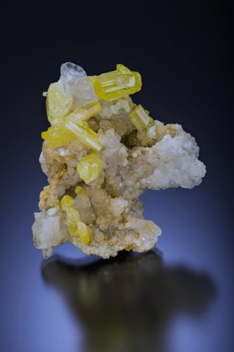 Vanadinite (variety arsenatian)<br />Mina Macy, Arroyo Percha, Hillsboro, Distrito Hillsboro, Condado Sierra, New Mexico, USA<br />4.7 x 4.1 cm<br /> (Author: Philip Simmons)