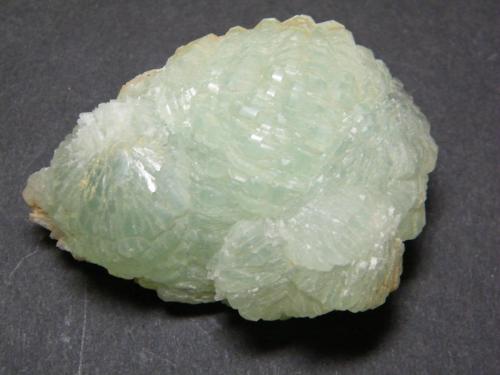 Prehnite<br />Montes Goboboseb, Zona Brandberg, Región Erongo, Namibia<br />68mm x 46mm x 36mm<br /> (Author: Heimo Hellwig)