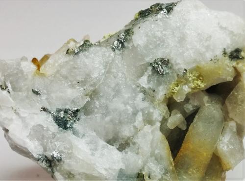 Arsenopirita, cuarzo<br />Cuesta de la Plata Mine, Cuesta de la Plata, Bustarviejo, Comarca Sierra Norte, Community of Madrid, Spain<br />3 x 2 cm<br /> (Autor: FranHB)