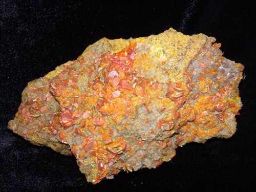 Wulfenite<br />Jianshan Mine, Ruoqiang, Bayin'gholin Autonomous Prefecture, Xinjiang Uyghur Autonomous Region, China<br />133 mm x 80 mm x 65 mm<br /> (Author: Robert Seitz)