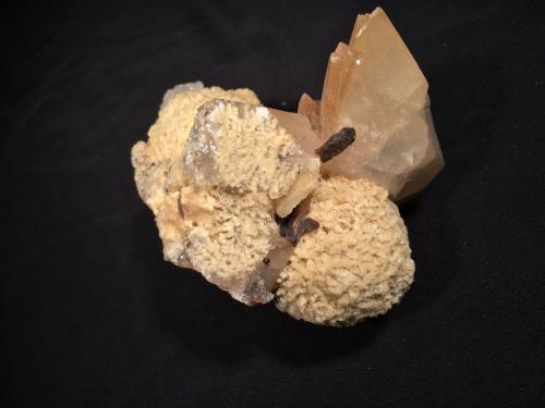 Barite, Calcite, Sphalerite<br />Elmwood Mine, Carthage, Central Tennessee Ba-F-Pb-Zn District, Smith County, Tennessee, USA<br />120 mm x 98 mm x 80 mm<br /> (Author: Robert Seitz)