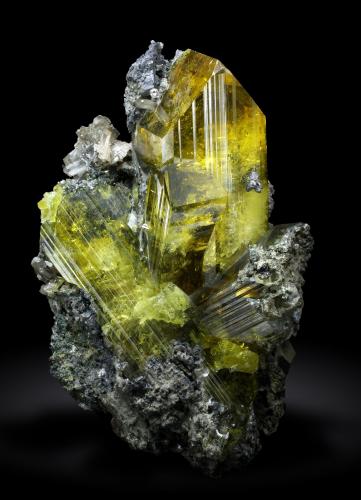 Anglesite<br />Touissit, Distrito Touissit, Provincia Jerada, Región Oriental, Marruecos<br />9,8 cm<br /> (Author: Enrique Llorens)