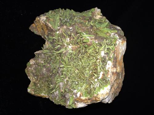 Pyromorphite<br />Daoping Mine, Gongcheng, Guilin Prefecture, Guangxi Zhuang Autonomous Region, China<br />143 mm x 105 mm x 100 mm<br /> (Author: Robert Seitz)