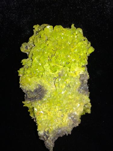 Pyromorphite<br />Daoping Mine, Gongcheng, Guilin Prefecture, Guangxi Zhuang Autonomous Region, China<br />95 mm x 60 mm x 35 mm<br /> (Author: Robert Seitz)