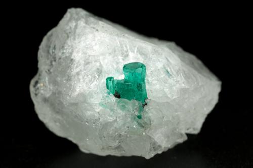 Beryl (variety emerald), Calcite<br />Mina Peñas Blancas, Municipio San Pablo de Borbur, Cinturón Esmeraldífero Occidental, Departamento Boyacá, Colombia<br />27x18x18mm - Aggregate=6x5mm<br /> (Author: Fiebre Verde)