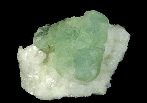 Fluorite on Quartz<br />Wutong Mine, Liubao, Cangwu, Wuzhou Prefecture, Guangxi Zhuang Autonomous Region, China<br />106 x 79 x 48 mm<br /> (Author: GneissWare)