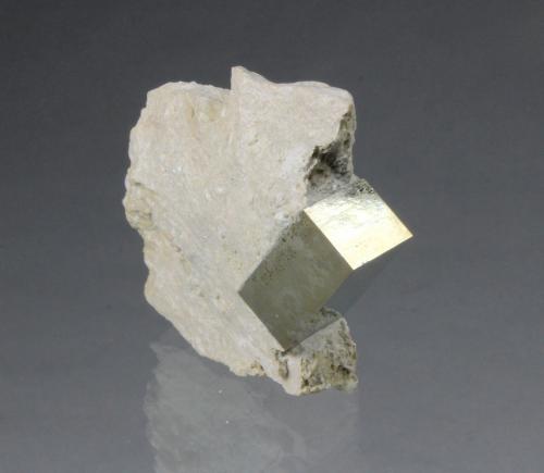 Pyrite<br />Ampliación a Victoria Mine, level 1, De Alcarama Range, Navajún, Comarca Cervera, La Rioja, Spain<br />54mm x 18mm x 61mm<br /> (Author: Don Lum)