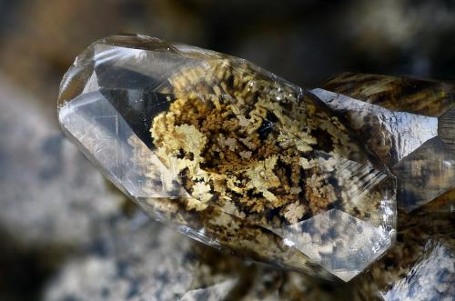 Calcita<br />Herculano Mine, El Puntal, Campos de Golf, Atamaría, Cartagena, Comarca Campo de Cartagena, Region of Murcia (Murcia), Spain<br />Campo de visión 5,5 mm<br /> (Autor: Juan Miguel)