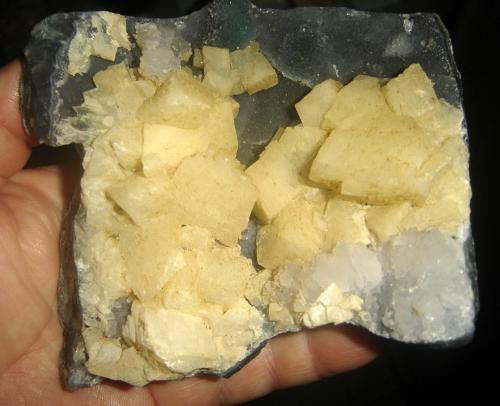 Calcita<br />Iraí, Alto Uruguai region, Rio Grande do Sul, Brazil<br />15 x 15 x 6 cm<br /> (Autor: Anisio Claudio)