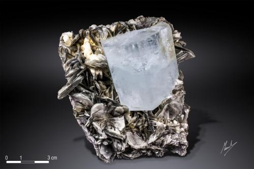 Beryl (variety aquamarine)<br />Nagar, Hunza Valley, Nagar District, Gilgit-Baltistan (Northern Areas), Pakistan<br />105 X 81 mm<br /> (Author: Manuel Mesa)