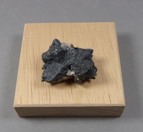 Acantita (argentita)<br />Dolores Mine, Chañarcillo, Copiapó Province, Atacama Region, Chile<br />3 x 2 cm.<br /> (Autor: J. G. Alcolea)