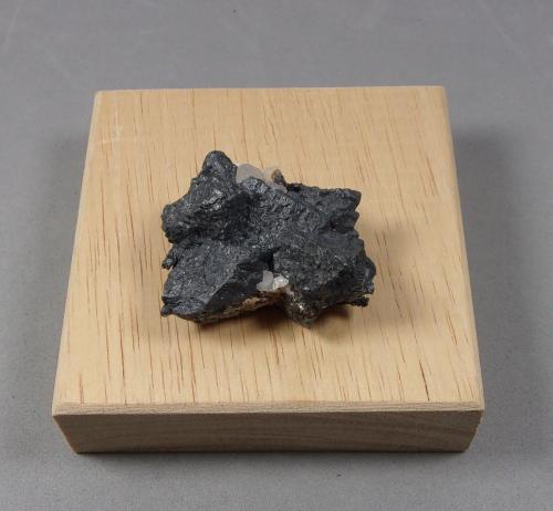 Acantita (argentita)<br />Dolores Mine, Chañarcillo, Copiapó Province, Atacama Region, Chile<br />3 x 2 cm.<br /> (Autor: J. G. Alcolea)