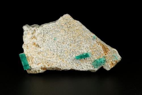 Beryl (variety emerald), Albite (variety cleavelandite)<br />Gachalá mining district, Municipio Gachalá, Eastern Emerald Belt, Cundinamarca Department, Colombia<br />86x49x11mm, xls=14 & 12mm<br /> (Author: Fiebre Verde)