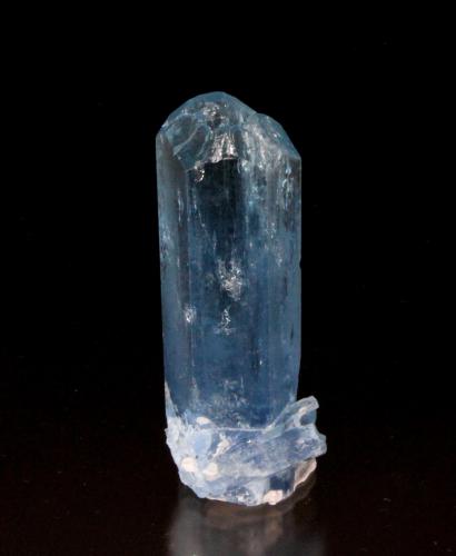 Beryl (variety aquamarine)<br />Quỳ Châu District, Nghê An Province, Vietnam<br />55mm x 20mm x 16mm<br /> (Author: Don Lum)