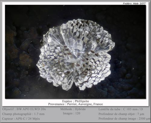 Phillipsite<br />Roca-Neyra, Perrier, Distrito Issoire, Departamento Puy-de-Dôme, Auvergne-Rhône-Alpes, Francia<br />fov 1.7 mm<br /> (Author: ploum)