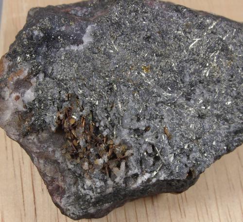 Emplectita<br />Mina Tannenbaum, Antonsthal, Breitenbrunn, Erzgebirgskreis, Sajonia/Sachsen, Alemania<br />5,4 x 3,6 x 2,5 cm.<br /> (Autor: J. G. Alcolea)