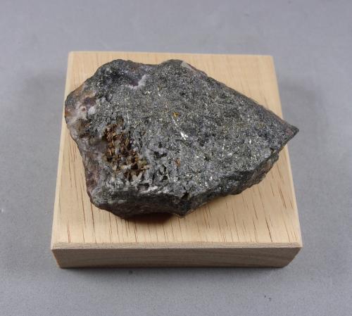 Emplectita<br />Mina Tannenbaum, Antonsthal, Breitenbrunn, Erzgebirgskreis, Sajonia/Sachsen, Alemania<br />5,4 x 3,6 x 2,5 cm.<br /> (Autor: J. G. Alcolea)