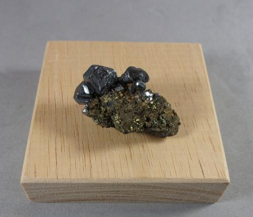 Acantita (argentita)<br />San Carlos Mine, La Luz, Municipio Guanajuato, Guanajuato, Mexico<br />3 x 2 cm<br /> (Autor: J. G. Alcolea)