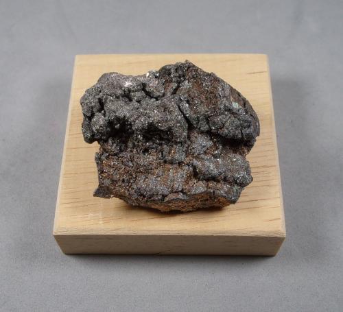 Rammelsbergita<br />Beaver Mine, Coleman Township, Cobalt area, Cobalt-Gowganda Region, Timiskaming District, Ontario, Canada<br />4,5 x 3,5 x 1,7 cm.<br /> (Autor: J. G. Alcolea)