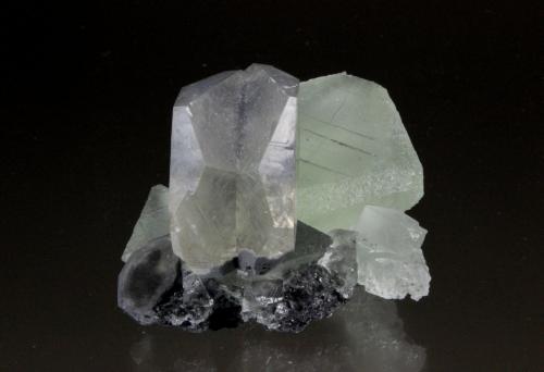 Fluorite, Calcite (twinned)<br />Xianghuapu Mine, Xianghualing Sn-polymetallic ore field, Linwu, Chenzhou Prefecture, Hunan Province, China<br />70mm x 58mm x 44mm<br /> (Author: Don Lum)