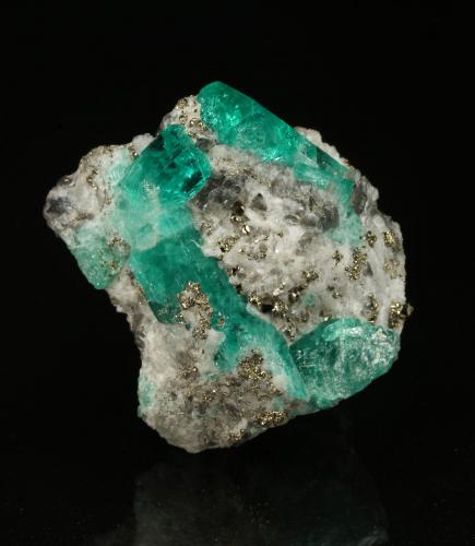 Beryl (variety emerald), Albite (variety cleavelandite), Calcite, Pyrite<br />Chivor mining district, Municipio Chivor, Eastern Emerald Belt, Boyacá Department, Colombia<br />24x26x12mm, largest xl=14mm<br /> (Author: Fiebre Verde)