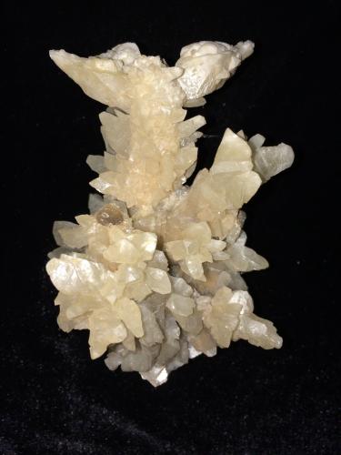 Calcite and Aragonite<br />Carlsbad, Eddy County, New Mexico, USA<br />105 mm x 75 mm x 70 mm<br /> (Author: Robert Seitz)