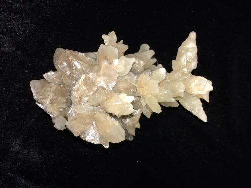 Calcite and Aragonite<br />Carlsbad, Condado Eddy, New Mexico, USA<br />105 mm x 75 mm x 70 mm<br /> (Author: Robert Seitz)