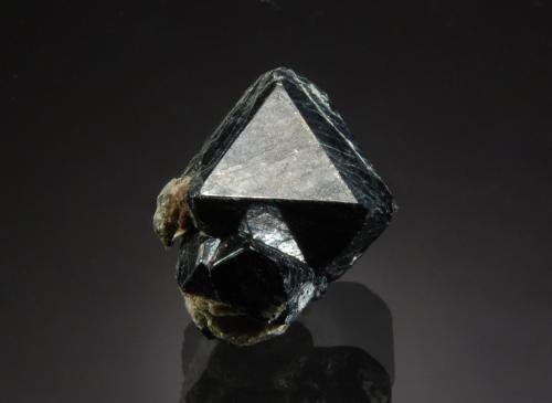 Spinel<br />Mina Parker, Notre-Dame-du-Laus, Antoine-Labelle RCM, Laurentides, Québec, Canadá<br />1.5 x 1.9 cm<br /> (Author: crosstimber)