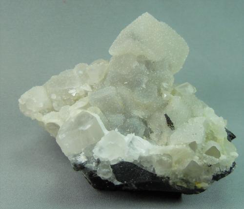 Quartz on Barite<br />Murray Mine, Independence Mountains District, Elko County, Nevada, USA<br />7.3cm x 6.0cm<br /> (Author: rweaver)