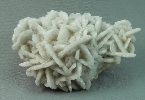 Barite<br />Bisbee, Distrito Warren, Montes Mule, Condado Cochise, Arizona, USA<br />5.8cm x 4.0cm<br /> (Author: rweaver)