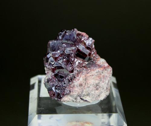 Cuprite<br />Milpillas Mine, Cuitaca, Municipio Santa Cruz, Sonora, Mexico<br />48mm x 45mm x 23mm<br /> (Author: Don Lum)