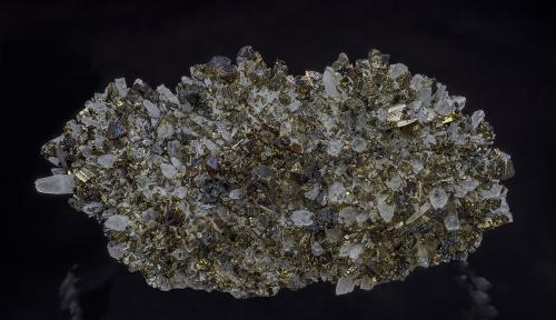 Quartz, Pyrite<br />Oppu Mine, Nishimeya-mura, Nakatsugaru District, Aomori Prefecture, Tohoku Region, Honshu Island, Japan<br />12.5 x 6.5 cm<br /> (Author: am mizunaka)